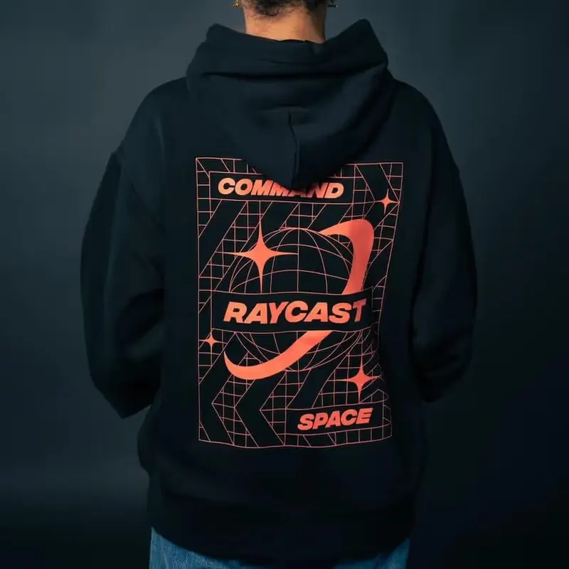 Hoodie med tryk fra Raycast